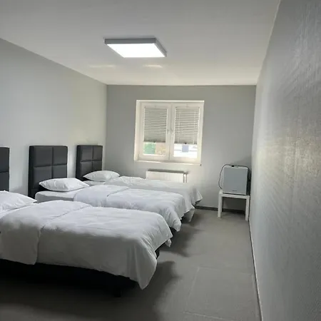 Am Outletcenter Pensión