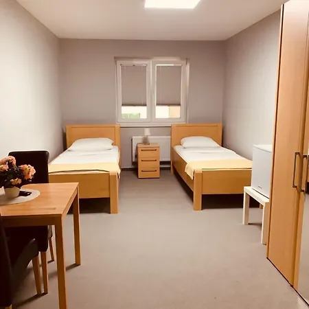 Am Outletcenter Pensión