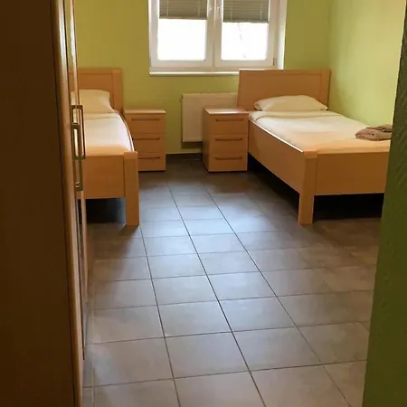 Pensión Am Outletcenter 3*